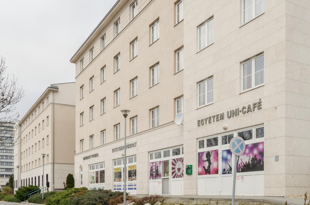 Uni-Hotel Diakotthon Miskolc Bagian luar foto