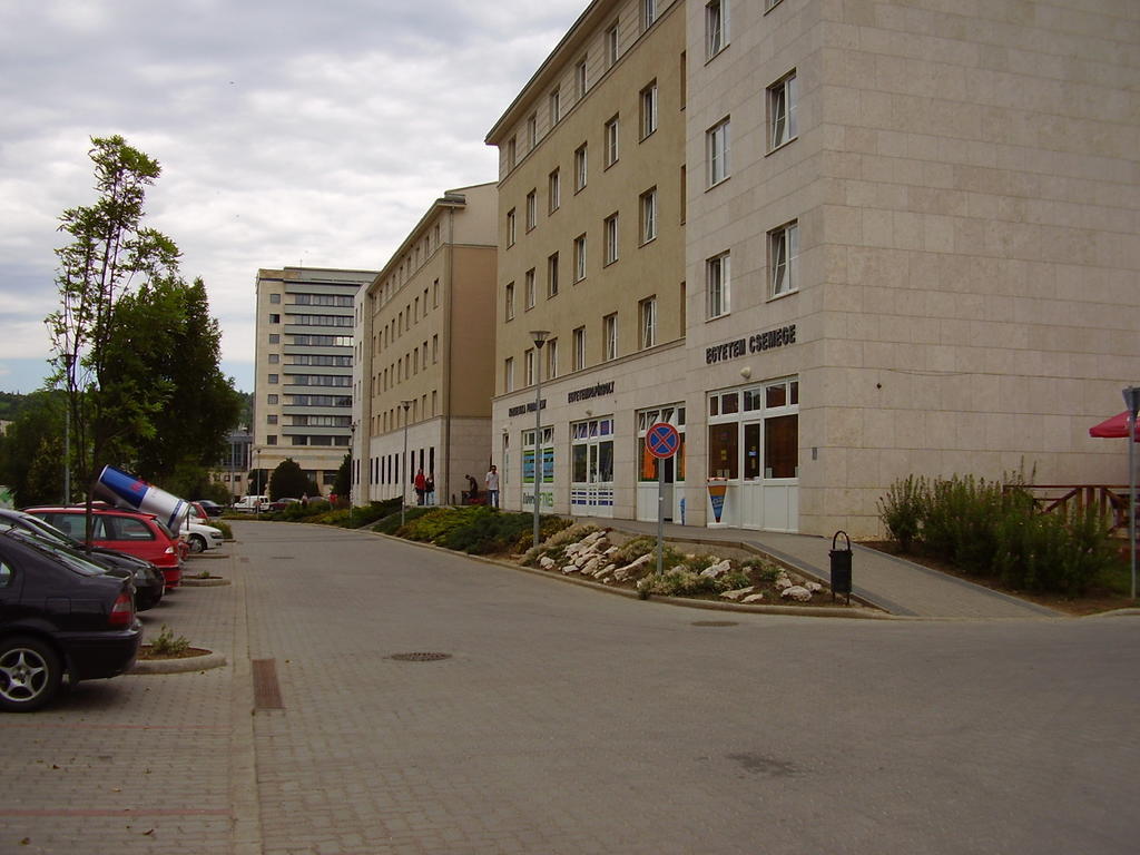 Uni-Hotel Diakotthon Miskolc Bagian luar foto