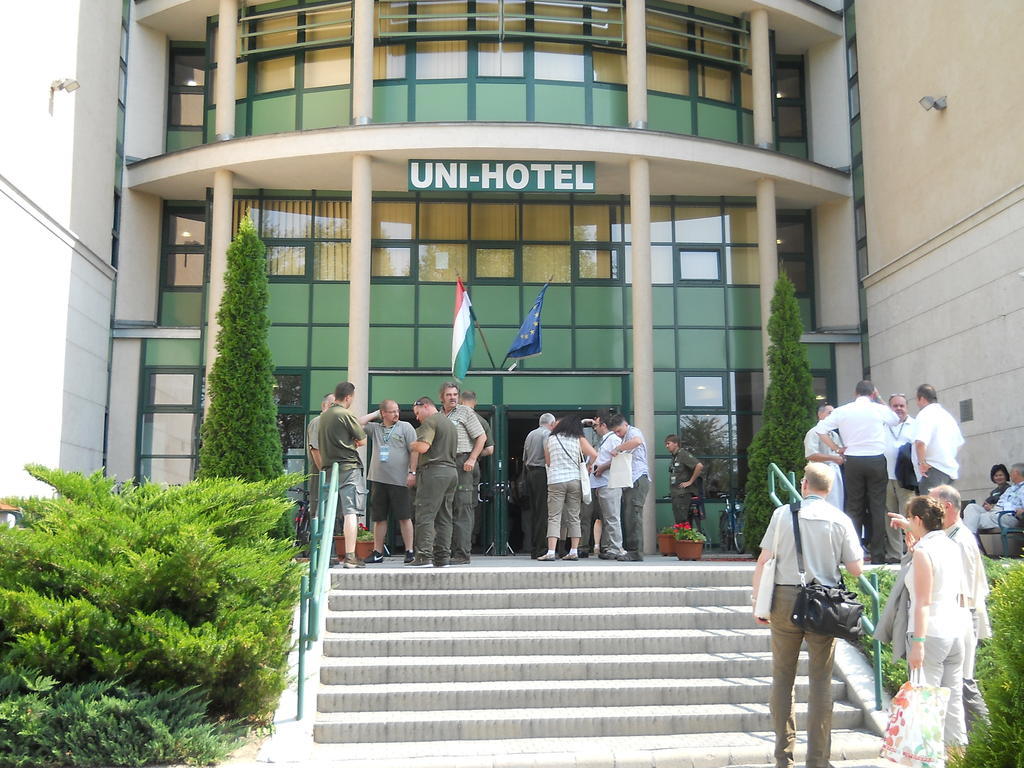 Uni-Hotel Diakotthon Miskolc Bagian luar foto