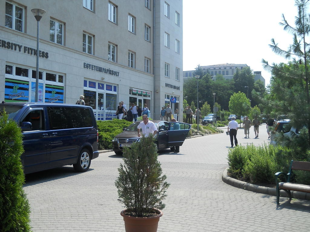 Uni-Hotel Diakotthon Miskolc Bagian luar foto