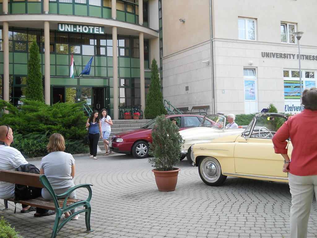 Uni-Hotel Diakotthon Miskolc Bagian luar foto